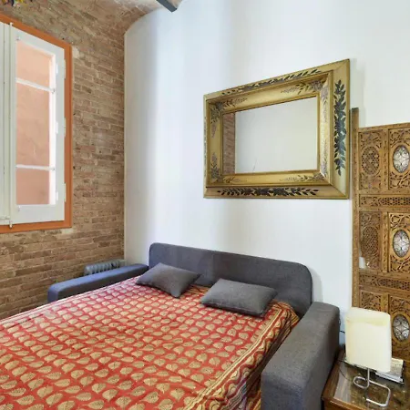 Great In Sagrada Familia With Balcony Apartment