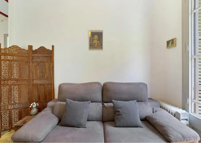 Great In Sagrada Familia With Balcony برشلونة