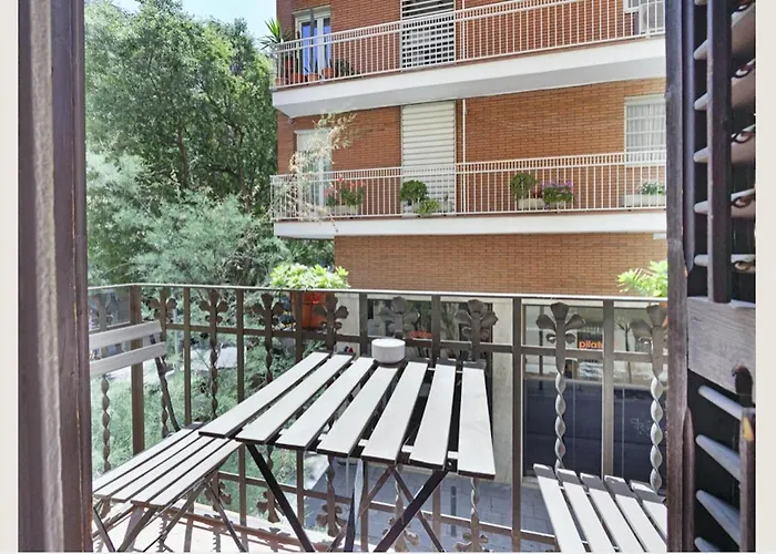 Great In Sagrada Familia With Balcony برشلونة