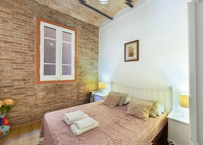 Great In Sagrada Familia With Balcony برشلونة